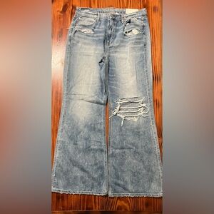 American Eagle Low Rise Baggy Flare Jeans Women’s 12 Light Wash Distressed NWT